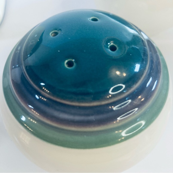 Vintage Pfaltzgraff Mountain Shadow Salt & Pepper Shaker Set Retired Purple - Picture 3 of 4